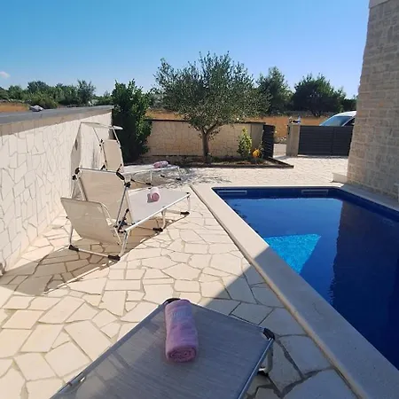 Mit Pool Ilija Vir